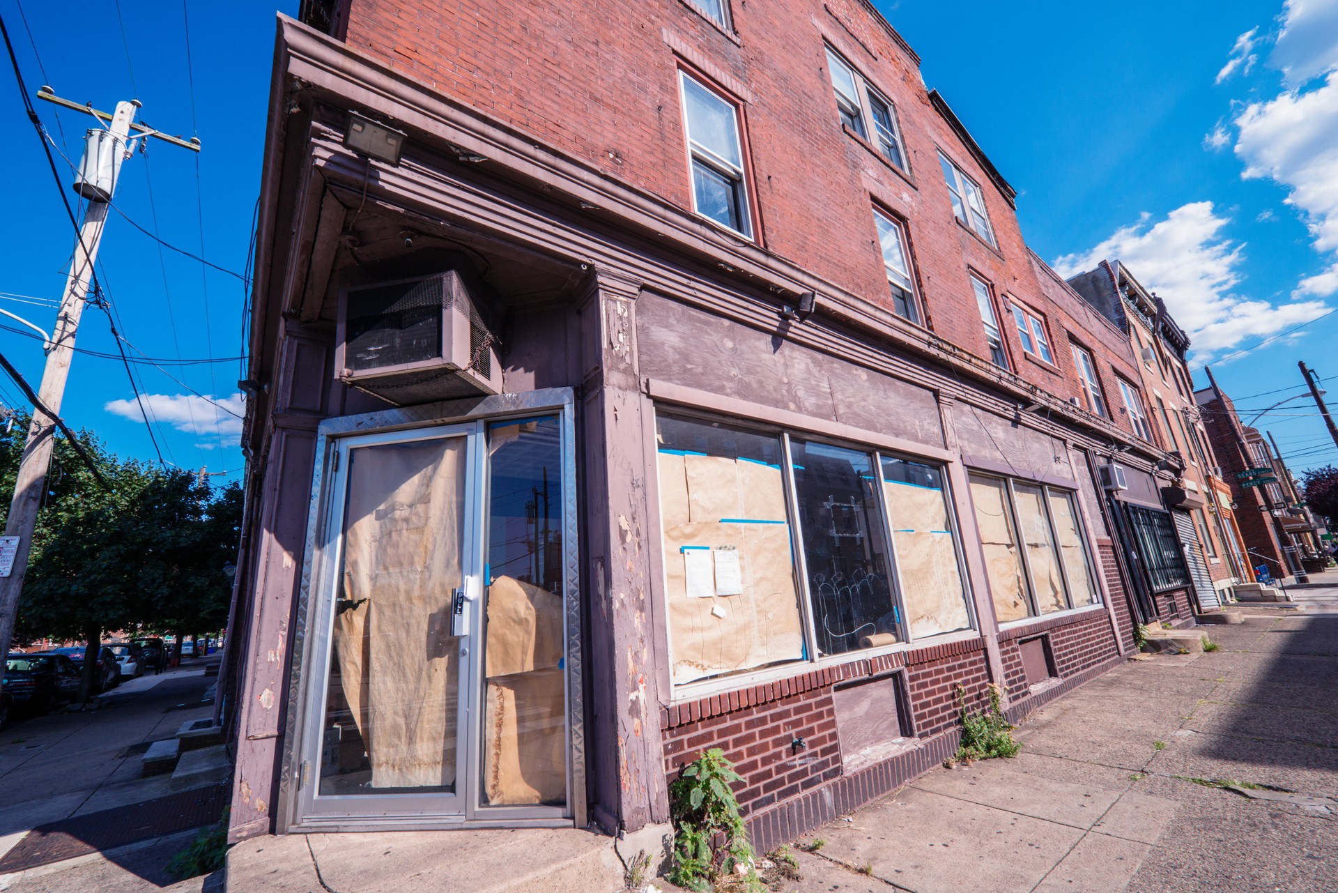 Building Corner Empty Retail Business Space in Philadelphia USA